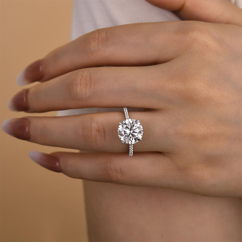 Luxurious Round Cut 4 Prong Engagement Ring For Women In Sterling Silver