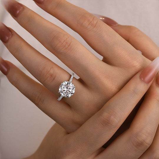 Luxurious Round Cut 4 Prong Engagement Ring For Women In Sterling Silver