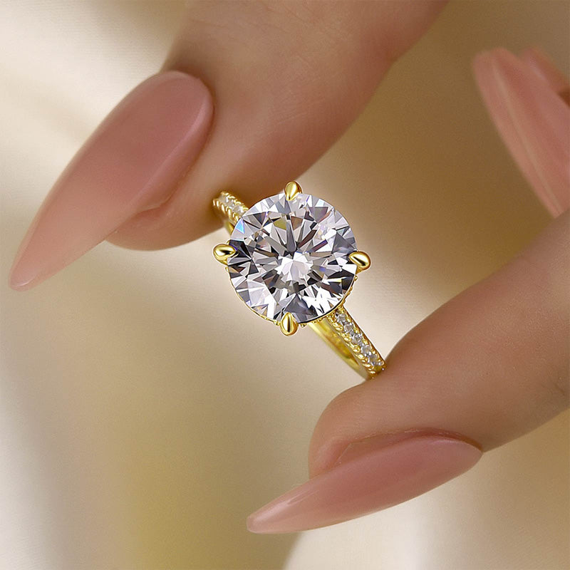 Luxurious Round Cut 4 Prong Engagement Ring For Women In Sterling Silver