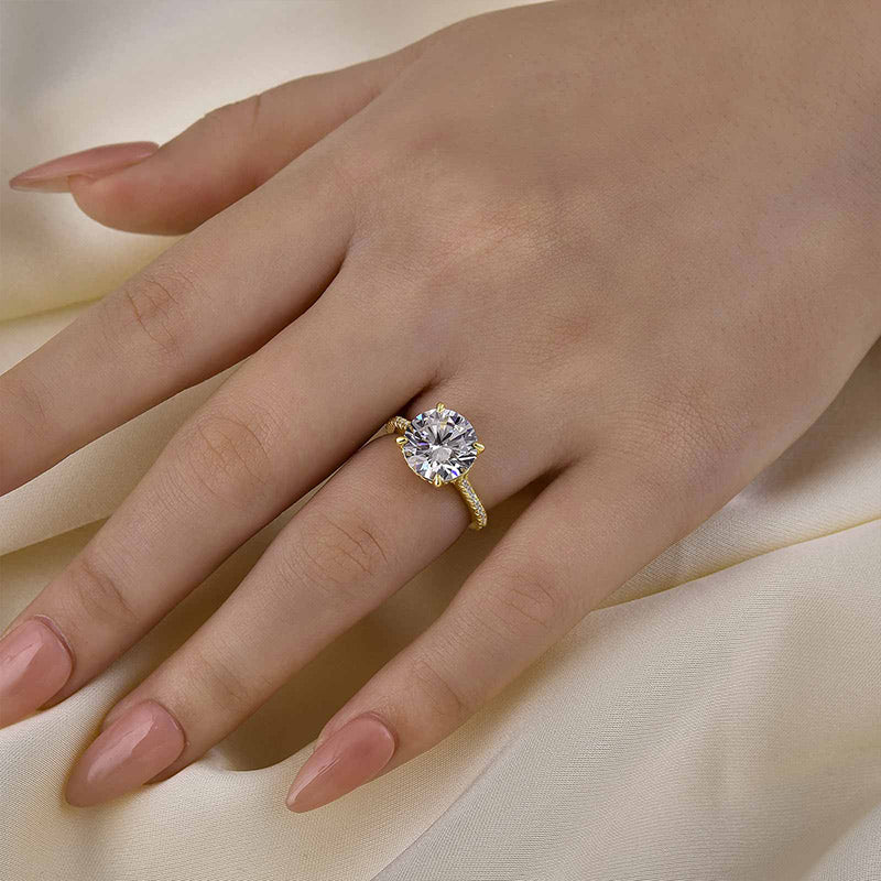 Luxurious Round Cut 4 Prong Engagement Ring For Women In Sterling Silver