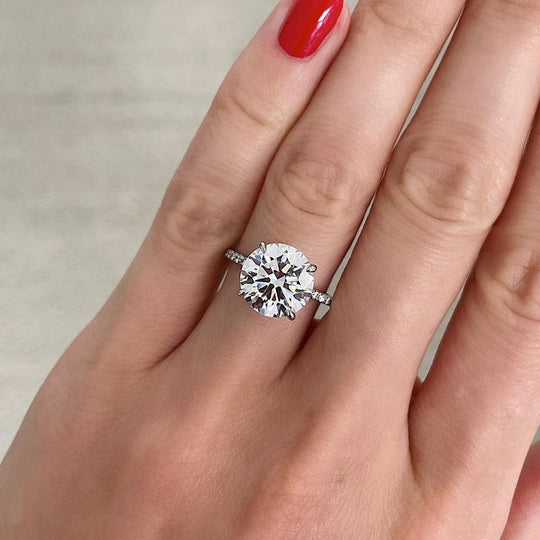 Luxurious Round Cut 4 Prong Engagement Ring For Women In Sterling Silver