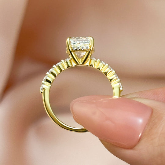 Exquisite 2.0 Carat Cushion Cut Engagement Ring In Sterling Silver