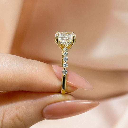 Exquisite 2.0 Carat Cushion Cut Engagement Ring In Sterling Silver