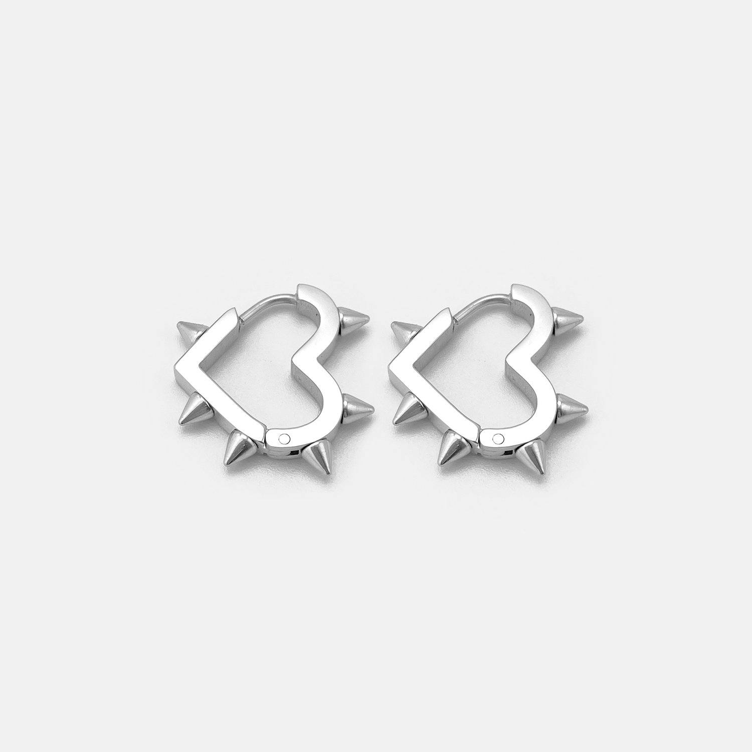 SPIKE HEART EARRING - RARE-ROMANCE