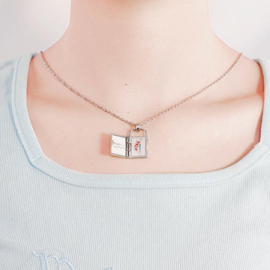 Lock Frame Necklace With personalized Photo and Engraving Myron Necklace MelodyNecklace