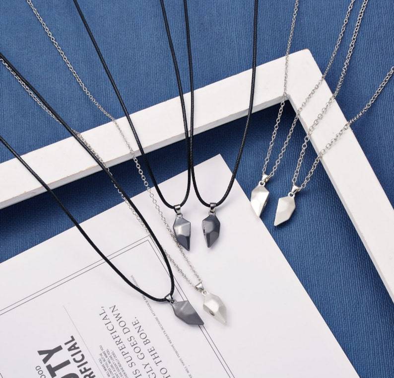 Magnetic Matching Necklace for Couples - 2 Pieces Make A Heart With Personalized Letteratching Couple Necklace MelodyNecklace